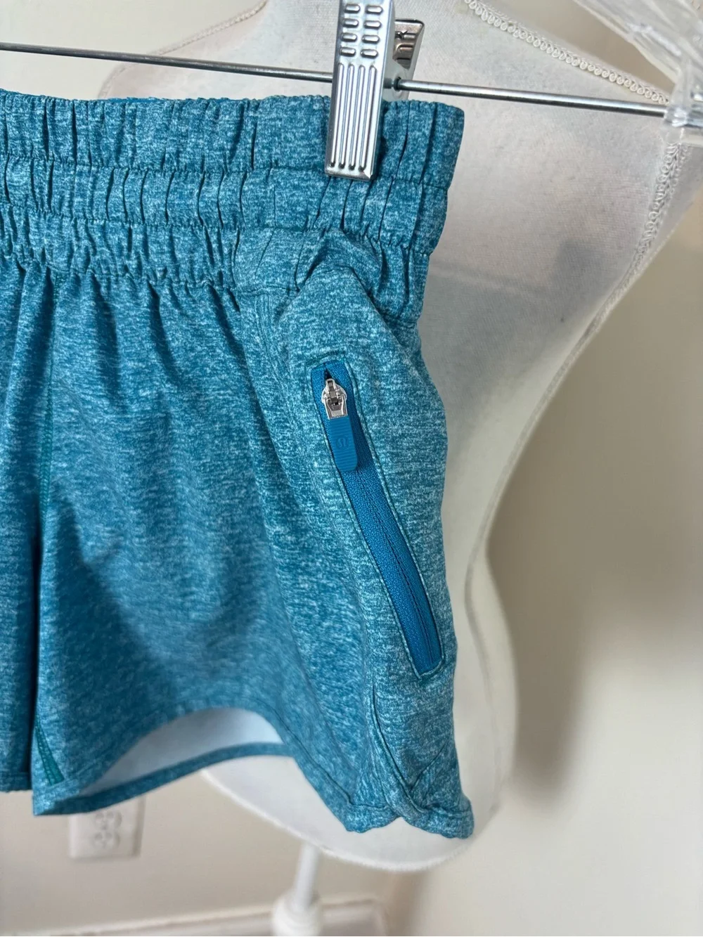 Lululemon Tracker Short V in Heather Lux Multi Hawaiian Blue Size 4